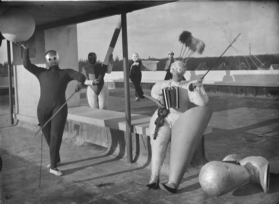 Bauhaus AAA“Pantomime Treppenwitz”, produced by Oskar Schlemmer with left to right Werner Siedhoff, Oskar Schlemmer, Roman Clemens and Andor Weininger, 1927.