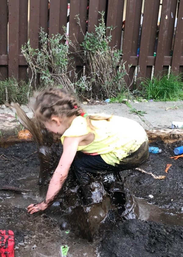 perfectly timed photos - girl splashing in mud