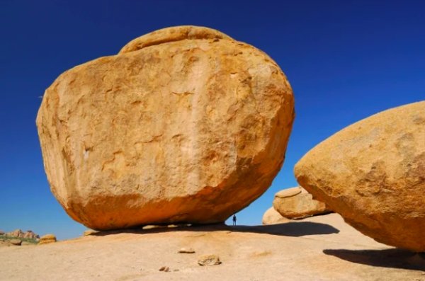 huge fucking rocks