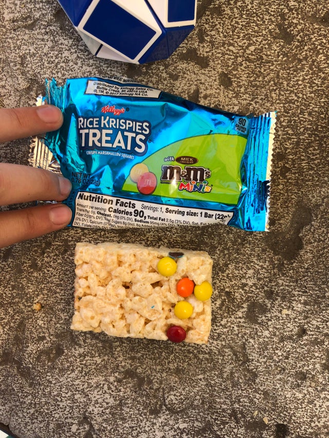 snack - Bookmarks Rice Krispies Treats Crispy Marshmallow Square with Milk Dam Netwo 0.78 02 228 T Nutrition Facts Servings 1, Serving size 1 Bar 230 Amount per serving Calories 90, Total Fat 2.5g 3% Dv. Se o g. Cholest. Ong ox Dv, Sodium Fiber Ogro Dv. T