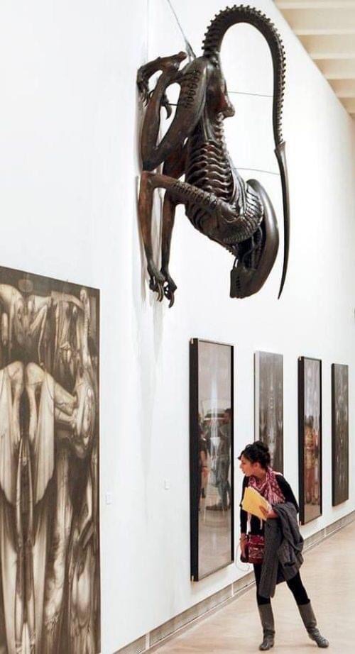alien in art gallery