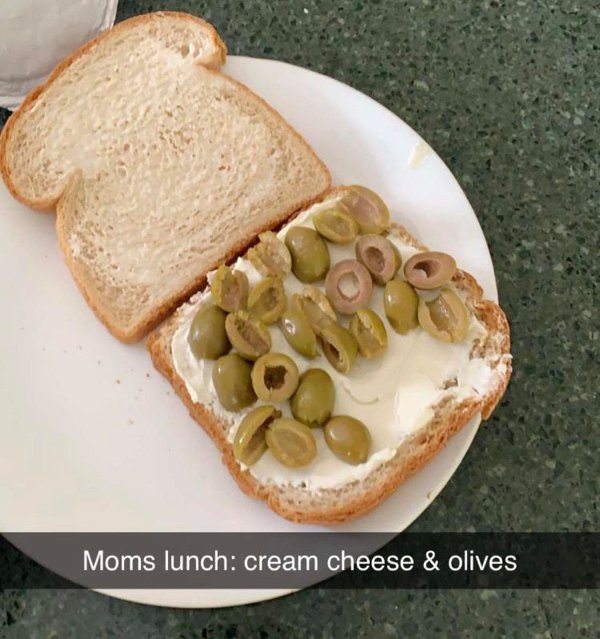 toast - Moms lunch cream cheese & olives