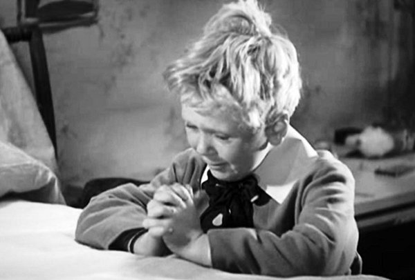Jackie Cooper couldn’t make himself cry while filming Skippy, so the director threatened to have Cooper’s dog killed if he couldn’t produce tears.