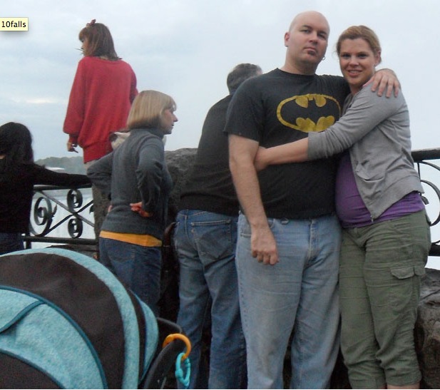 A couple pose for a picture in front of Niagra Falls.
The woman in red, Ayano Tokumasu, a Japanese exchange student shortly after the picture was taken loses her footing and gets swept away to her death.