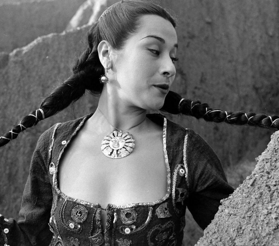 Singer and actress Yma Sumac, 1950