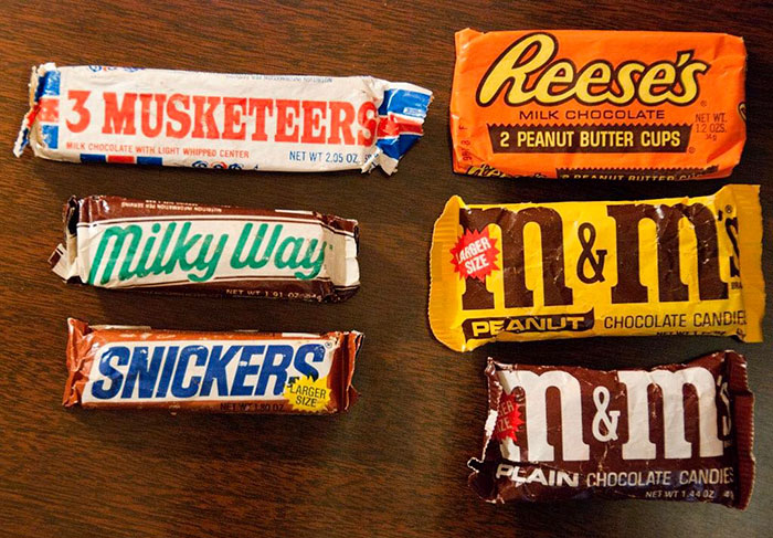 1980s candy bars - Reese's 3 Musketeers Milk Chocolate 2 Peanut Butter Cups Net Wt. 12 Ozs. Milk Chocolate With Light Whipped Center Net Wt 205 Oz Hit Butte Milky Way Arger Size Net W Peanut Chocolate Candie I&In n&m Snickers Larger Size Netwoz S Plain Ch
