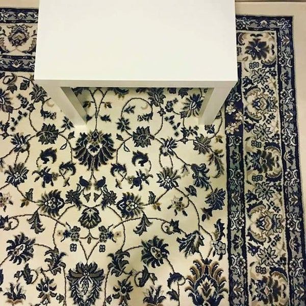 phone on carpet illusion