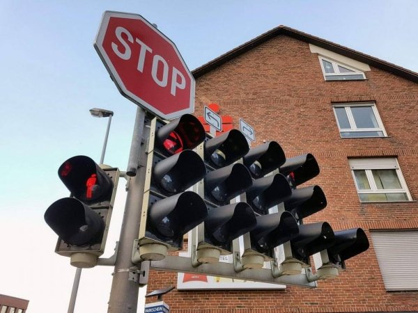 traffic light - Stop Www Tel Woen