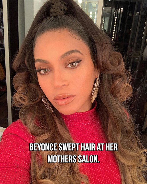 beyonce selfie - Beyonce Swept Hair At Her Mothers Salon.