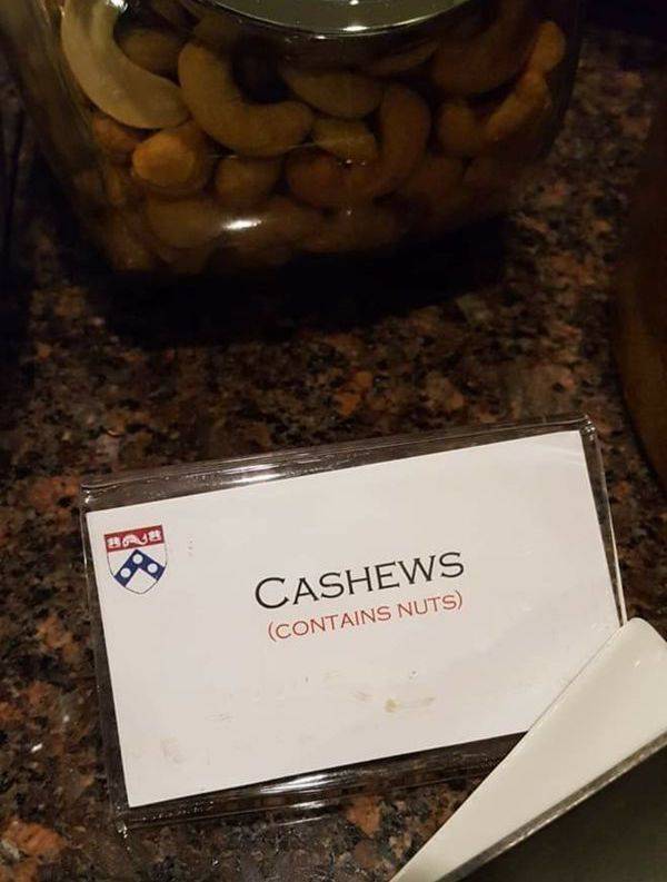 Cashews Contains Nuts sign