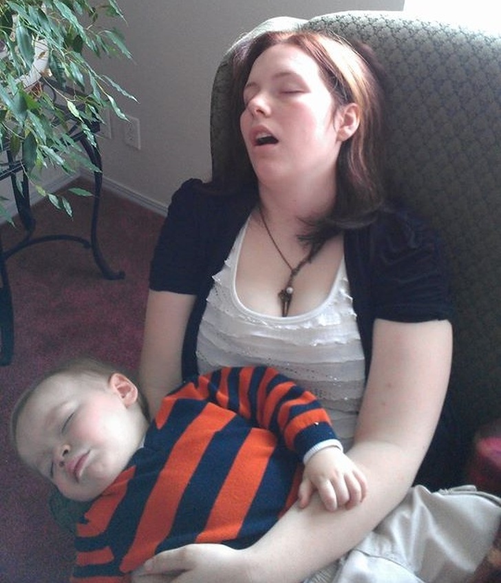 mom fell asleep with son sleeping in her arms
