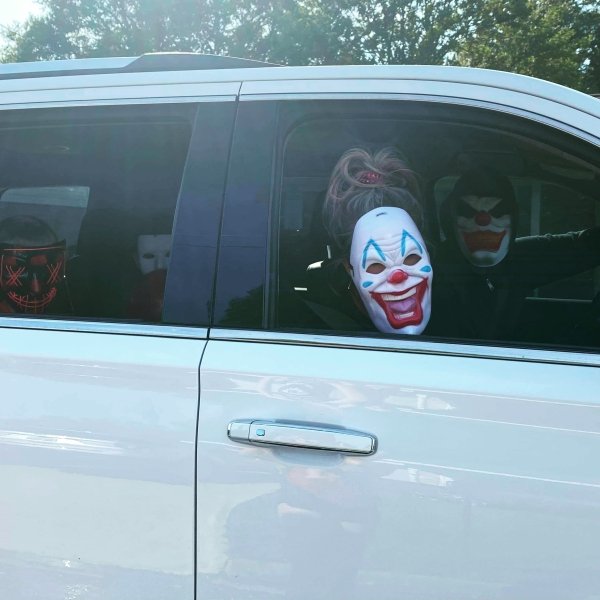 funny memes - person wearing creepy clown mask sitting in car