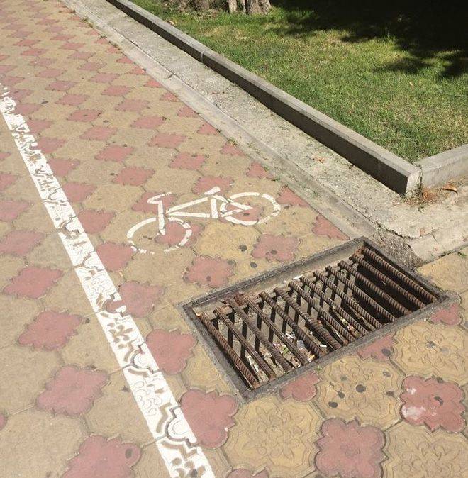 sewer grate installed in the middle of a bike lane dangerous