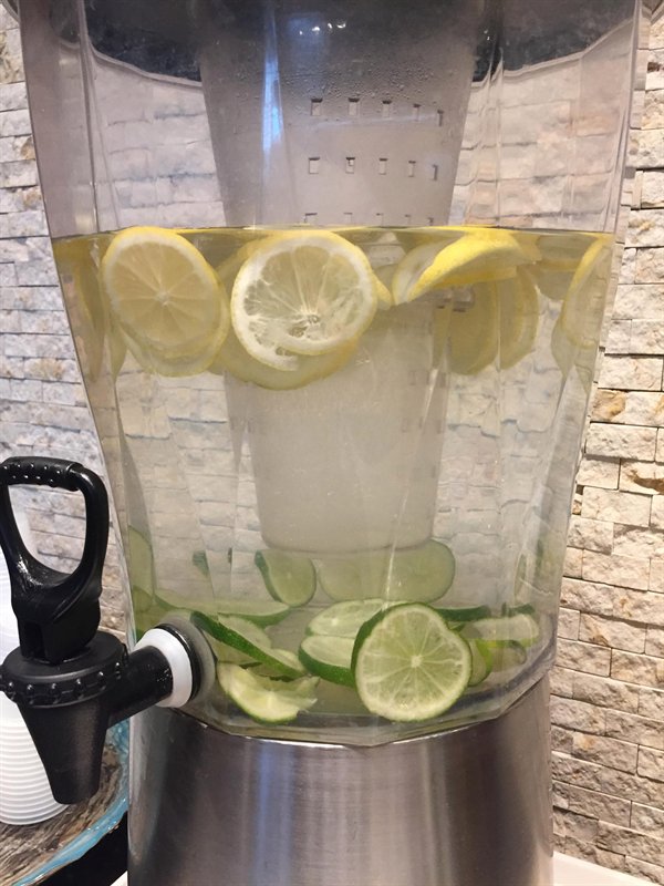 lemons floating in water tank and limes sinking