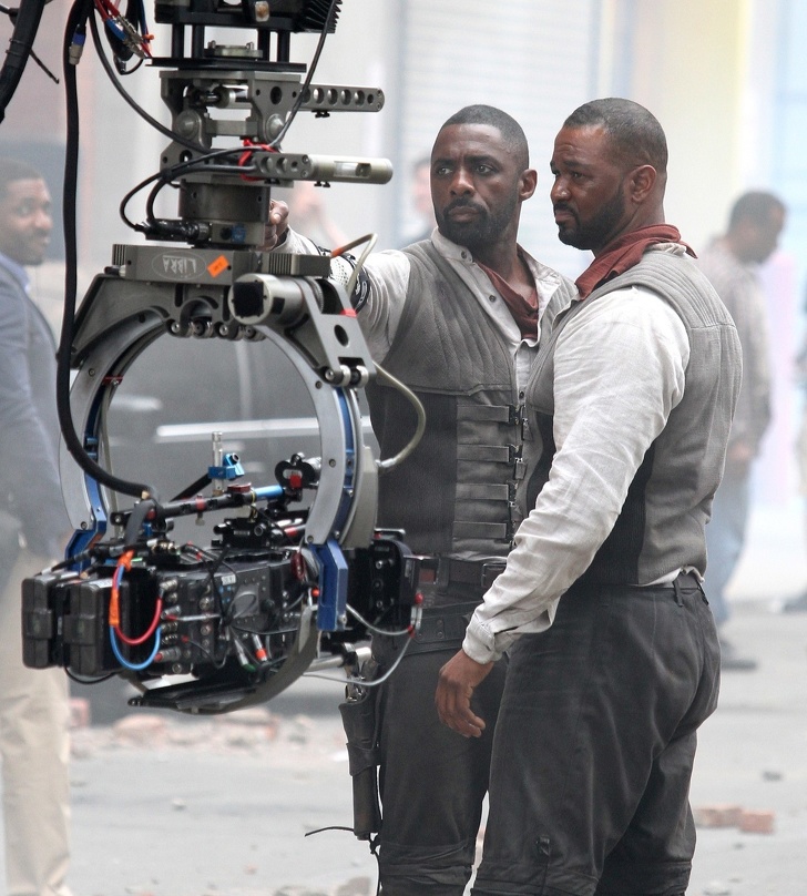 Idris Elba and his stunt double on the set of The Dark Tower