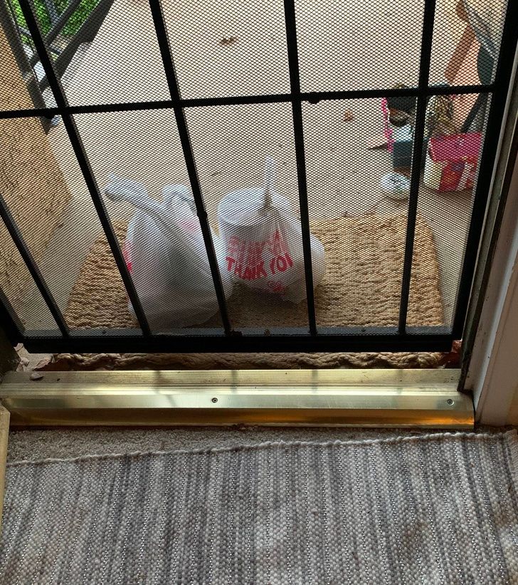 delivery food left on door step