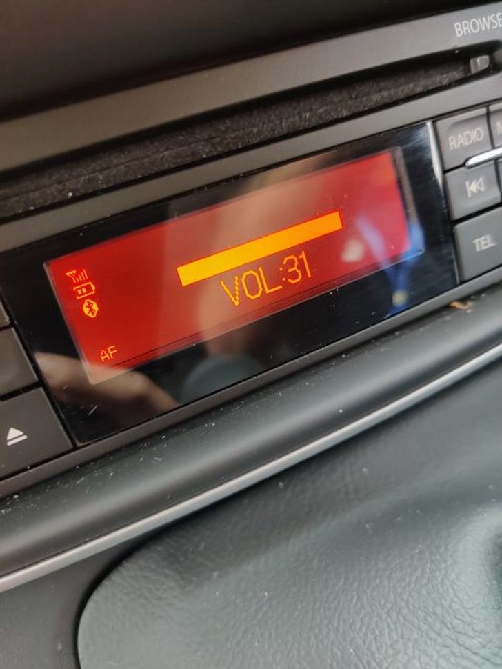 car stereo with low maximum volume level