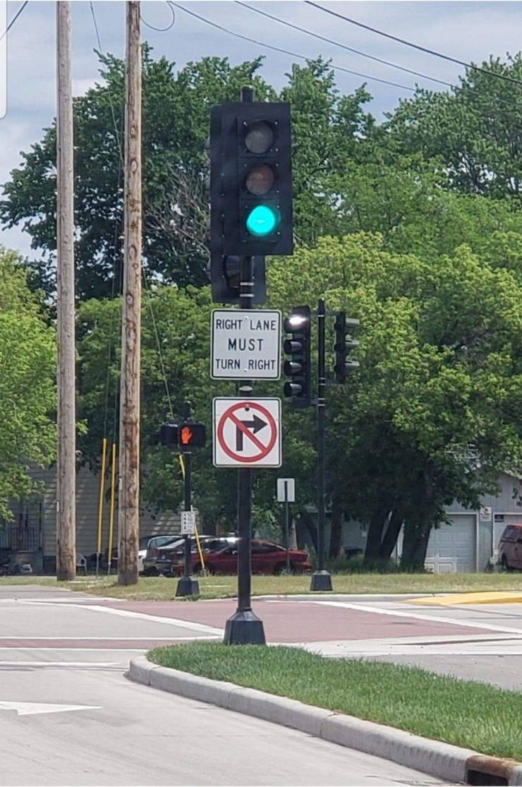 Right Lane Must Turn Right bir