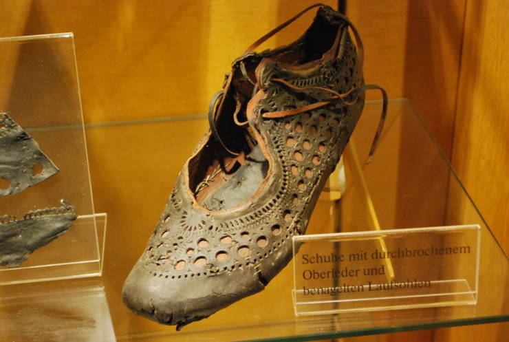 ancient roman shoes