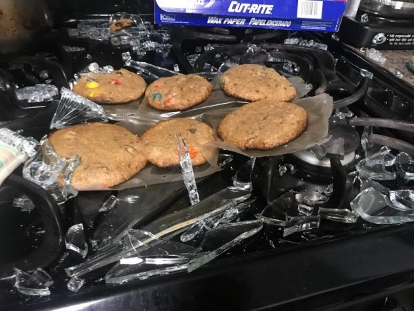 cookies broke glass baking tray on oven