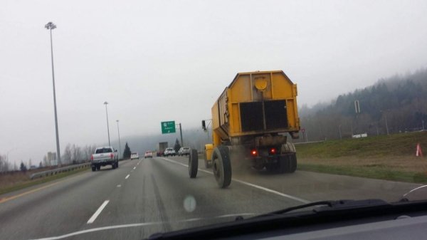 wheels fall off truck while it's driving on the highway