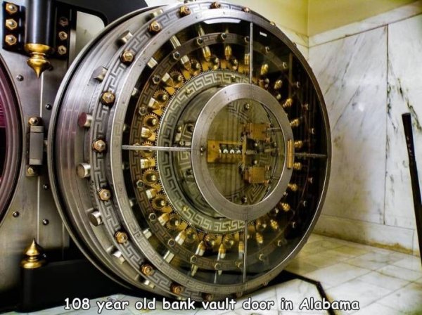 bank vault - Pet Ese A 108 year old bank vault door in Alabama