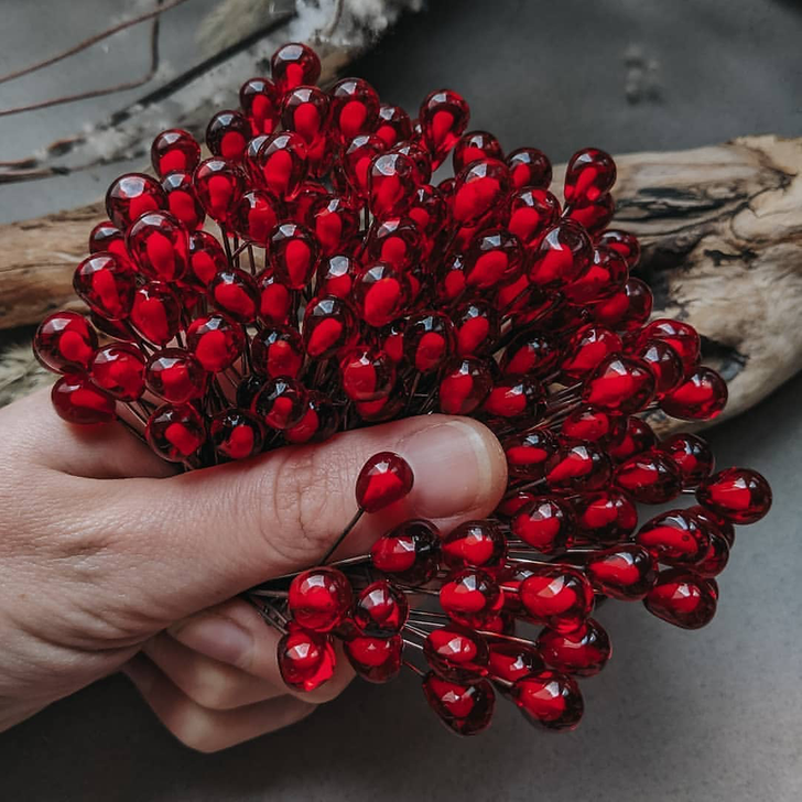 Glass beads for jewelry that look exactly like pomegranate seeds