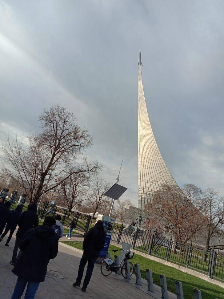 space exploration monument moscow