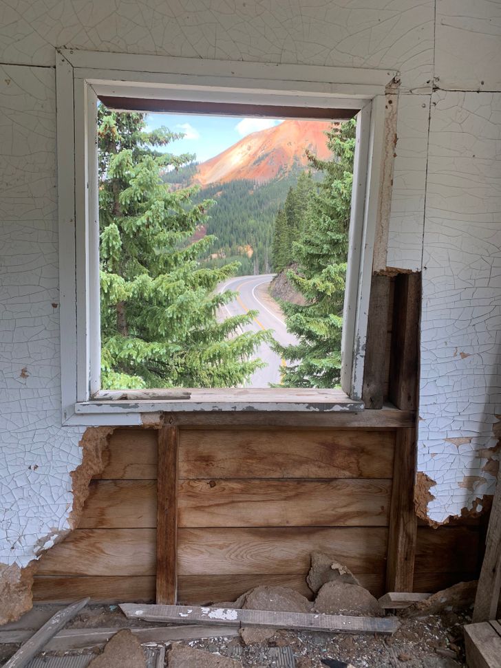 This window that looks like a painting