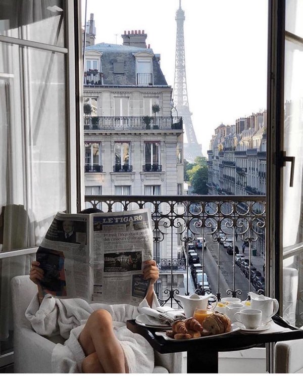 breakfast in bed in paris