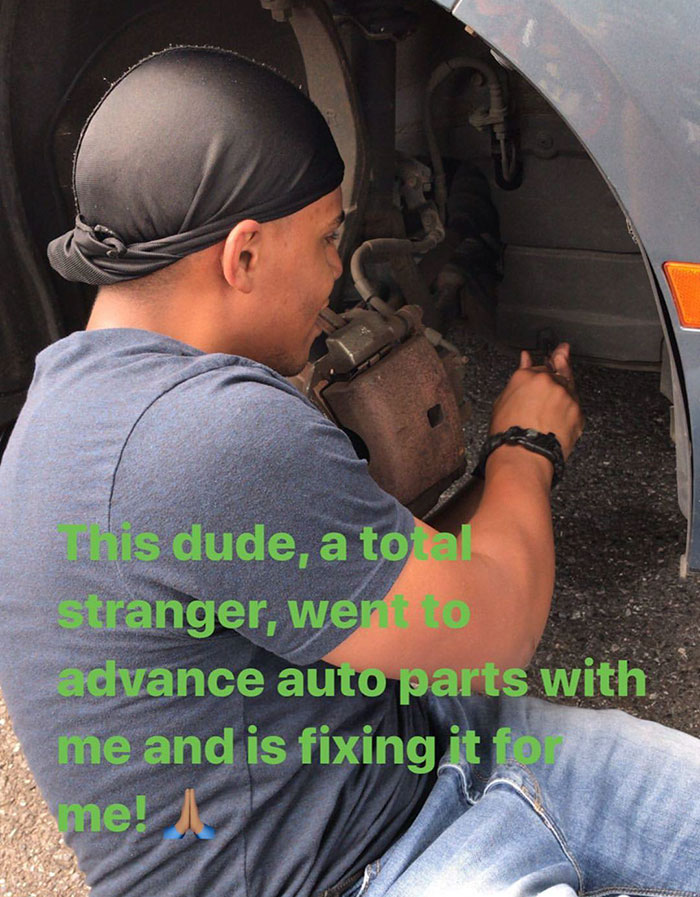 photo caption - his dude, a to al stranger, wero advance auto parts with me and is fixing it fo me!