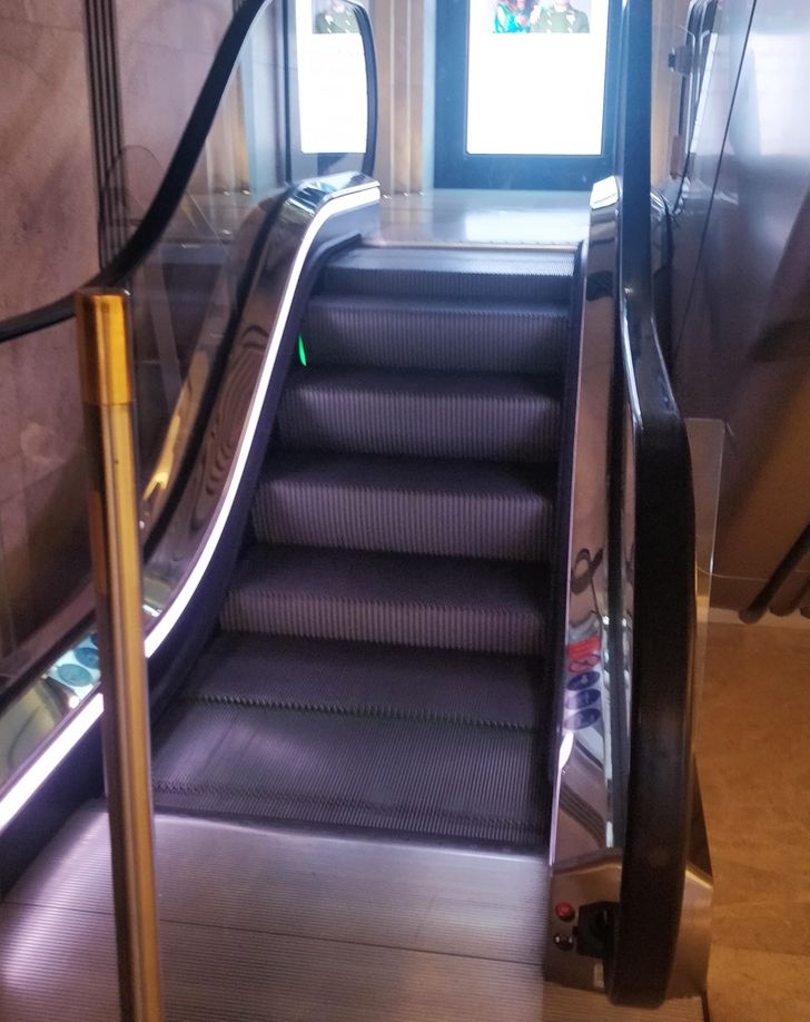 short escalator