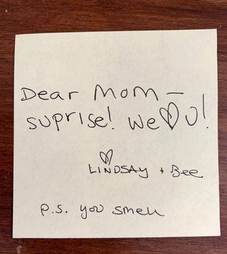 handwriting - Dear mom suprise! welu! Lindsay Bee P.S. you smeh