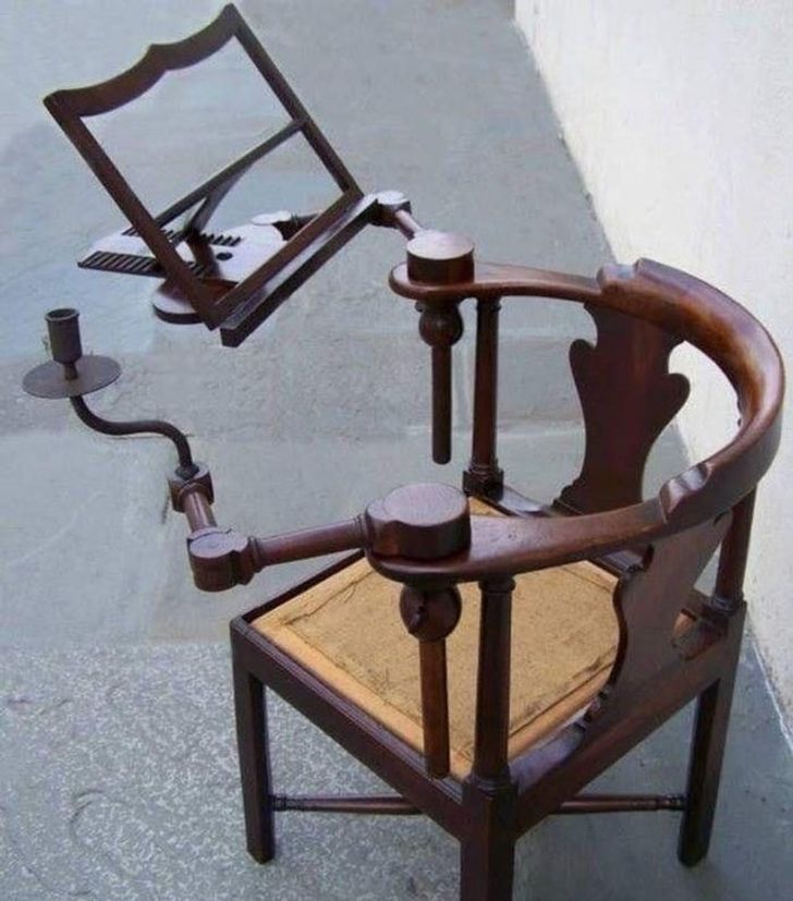reading chair from the 18th century -