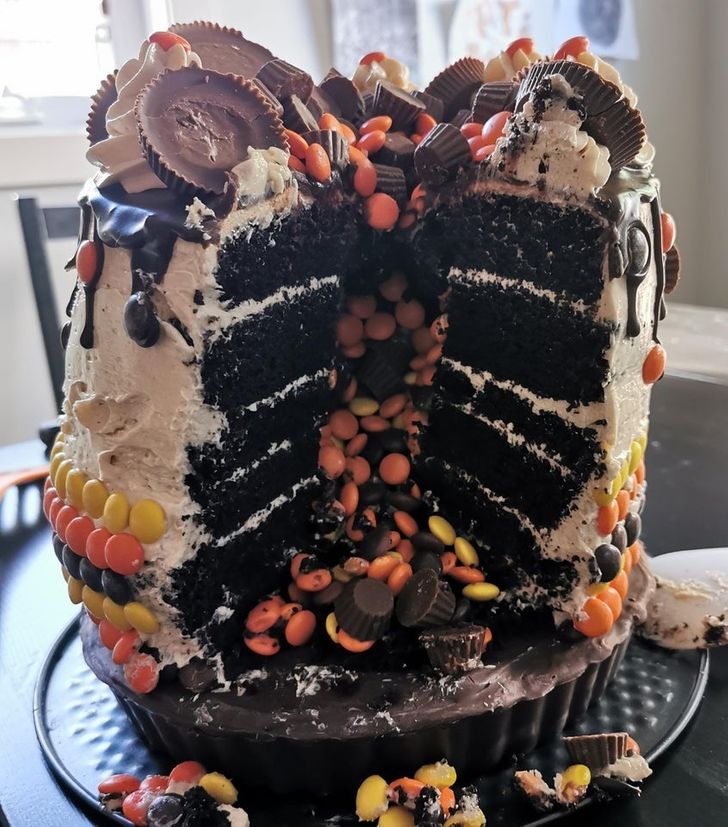 chocolate cake filled with reese's