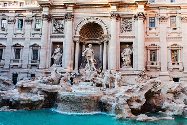 roman statues fountain