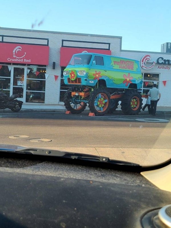 scooby doo mystery machine with huge tires
