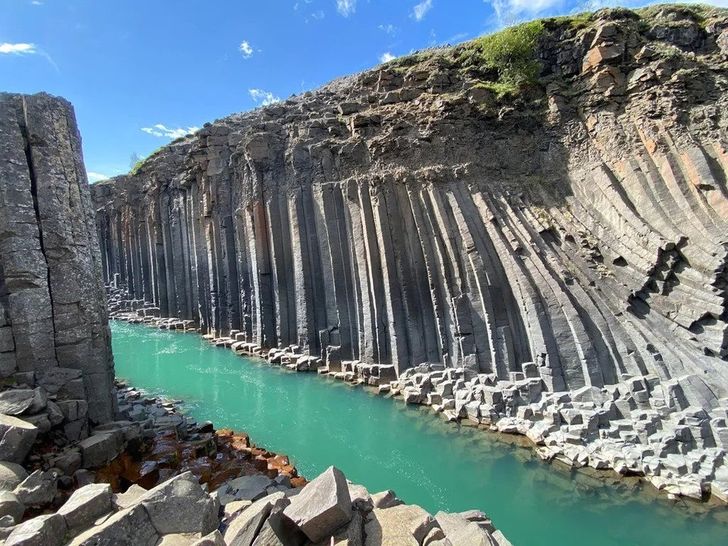 cliff columns breaking