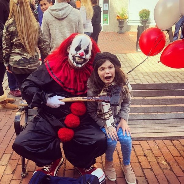 scared kids funny clown creepy