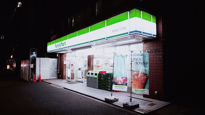 convenience store at night - familyWart Toine That FanMart