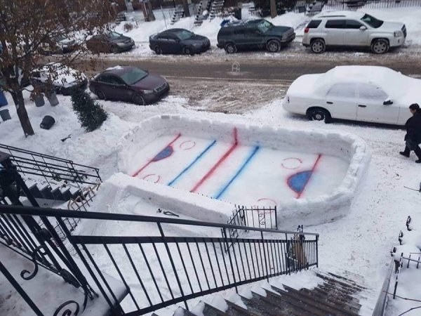 funny memes and random pics - nice ice rinks in front yard