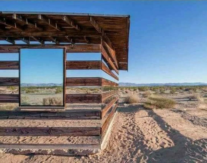 The visual effect when you set up horizontal mirrors on a shack in the desert