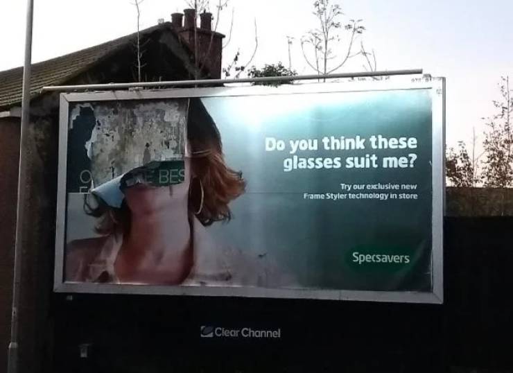 billboard - Do you think these glasses suit me? B Try our exclusive new Frame Styler technology in store Specsavers CClear Channel