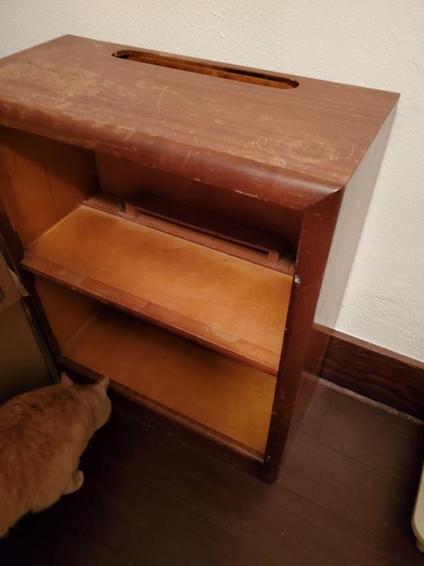 Old bookcase with a hole on the top?

<br/><br/><b>A:</b> Set of Encyclopedia Britannica go on the shelves and an atlas goes in that top spot.