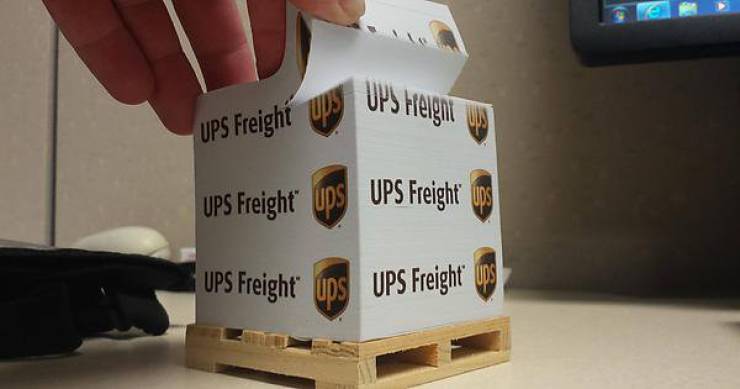 cool objects - ups post-it notes on a mini wooden pallet