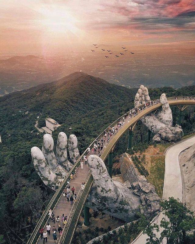 golden bridge vietnam - Ri