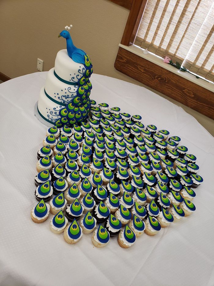 peacock cake - 8 2 % Ct Cc 500