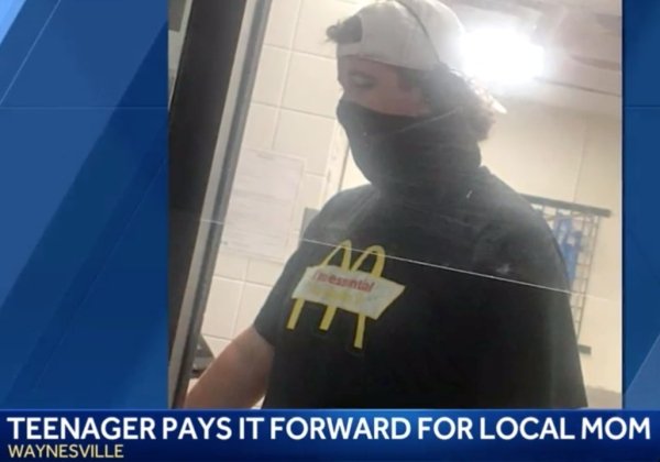 McDonald's Worker Gets Good Karma For Helping Out a Mother.