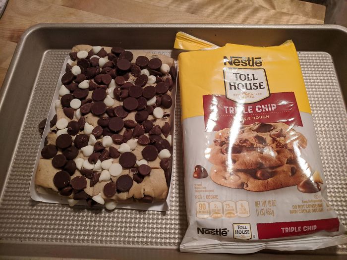 Cookie dough - Nestle Toll House Tri Le Chip Skie Dough Per 1 Cookie 90 75 Net Wt 1SUZ 11 Lb 4532 Do Not Consume Raw Cooledough Toll Nestl House Triple Chip