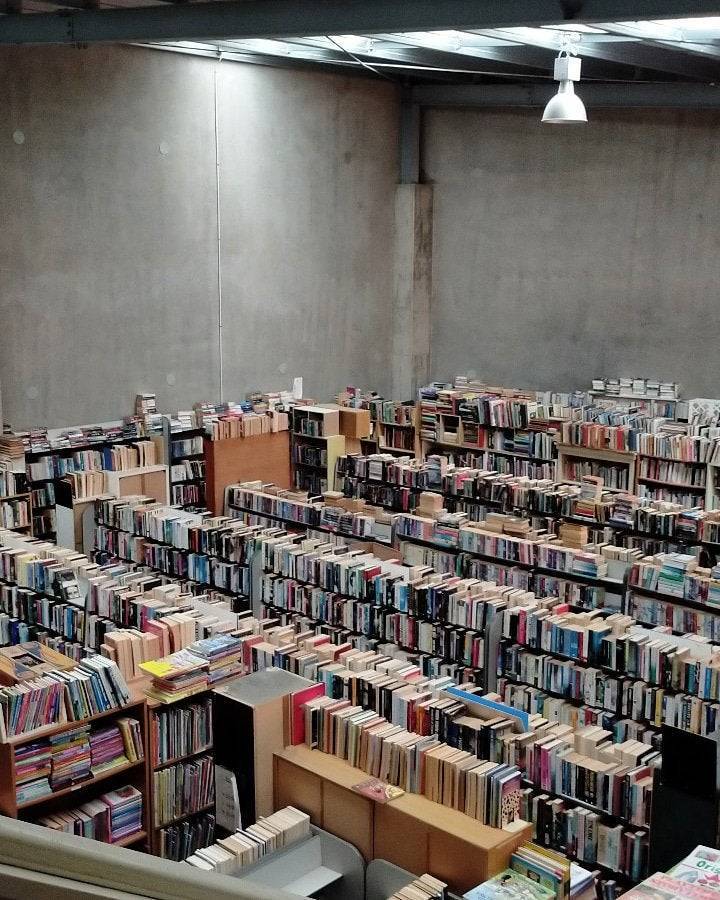 stuff thats cool to look at - huge warehouse of books